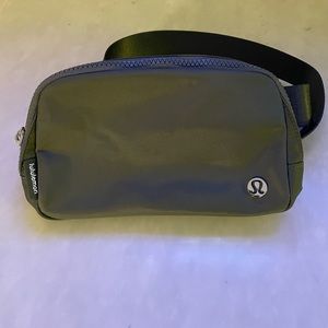 Lululemon everywhere belt bag